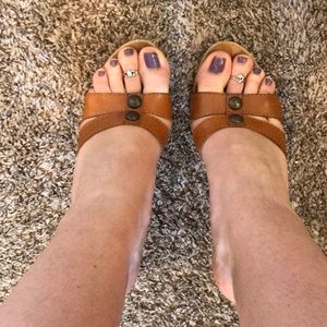 Nine West tan wedge